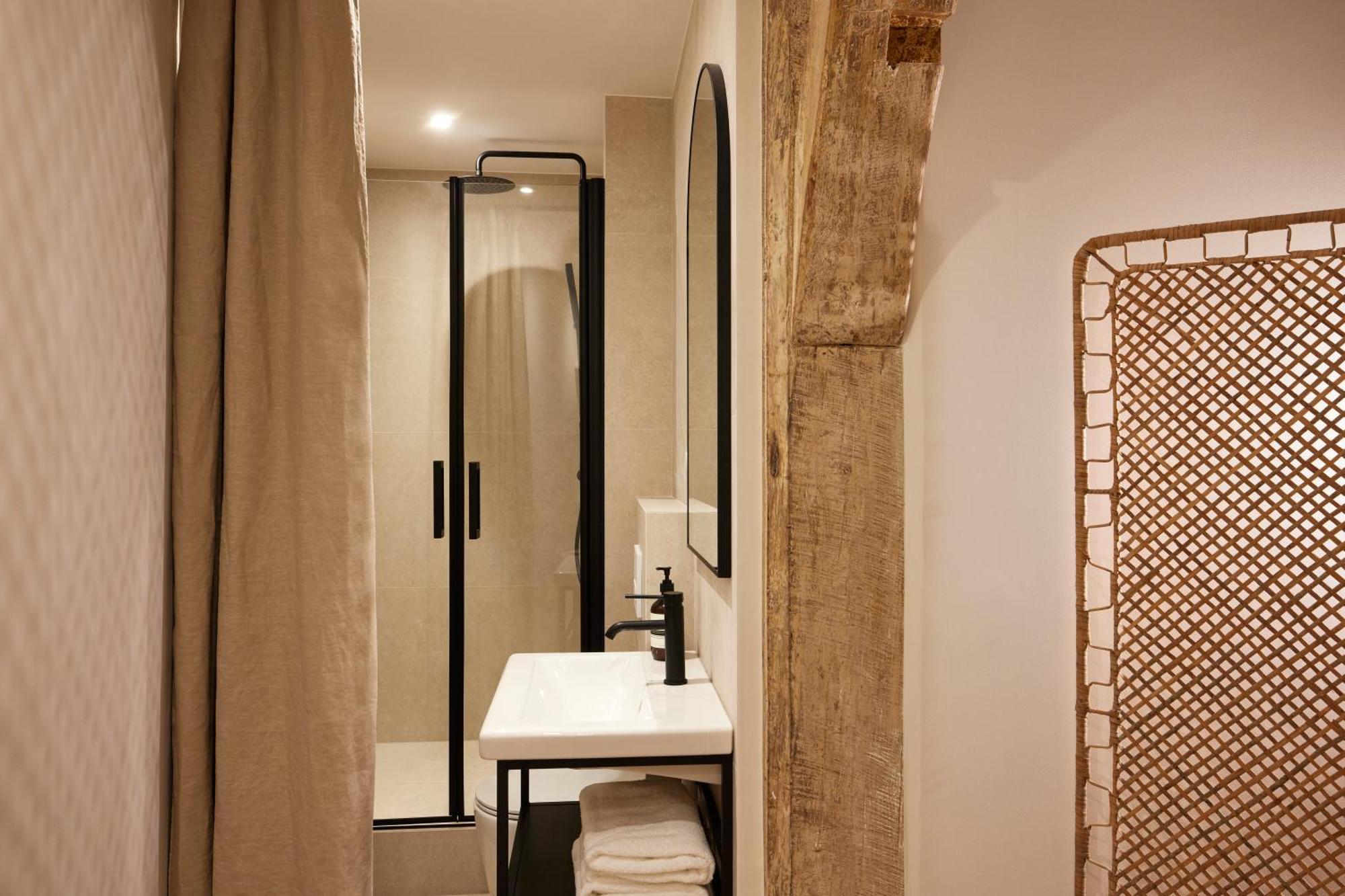 Appartamento Stylish 2Br & 2Ba With Private Terrace Parigi Esterno foto