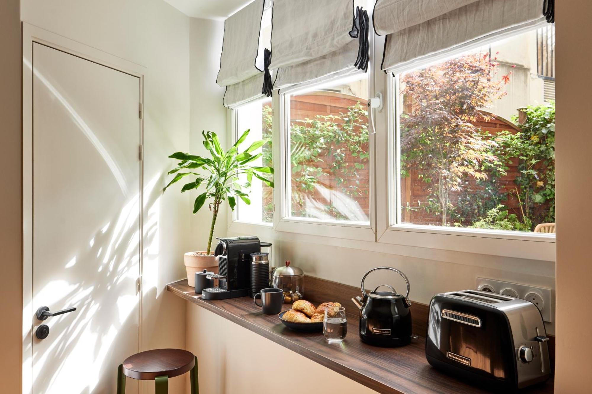 Appartamento Stylish 2Br & 2Ba With Private Terrace Parigi Esterno foto