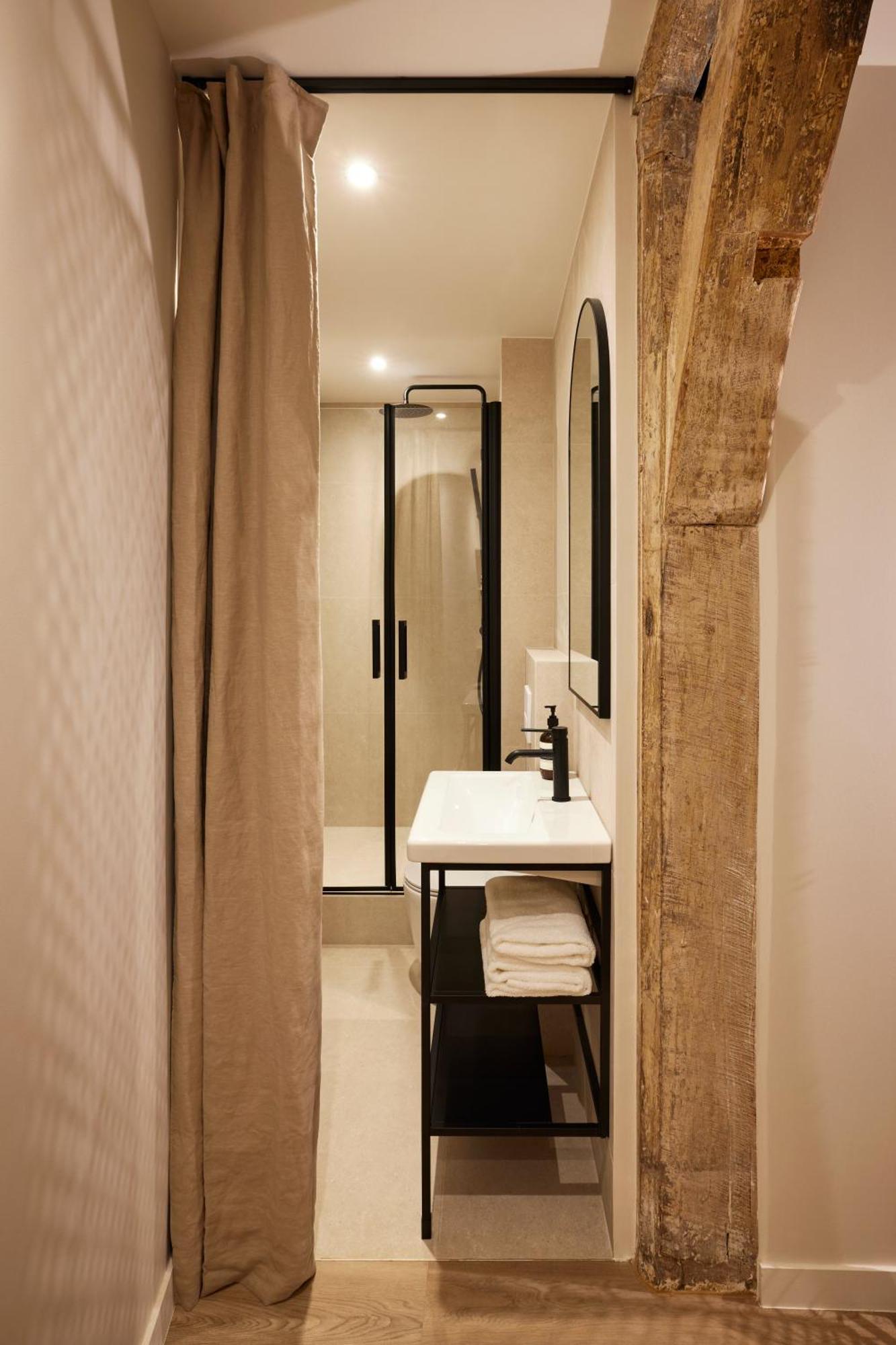 Appartamento Stylish 2Br & 2Ba With Private Terrace Parigi Esterno foto