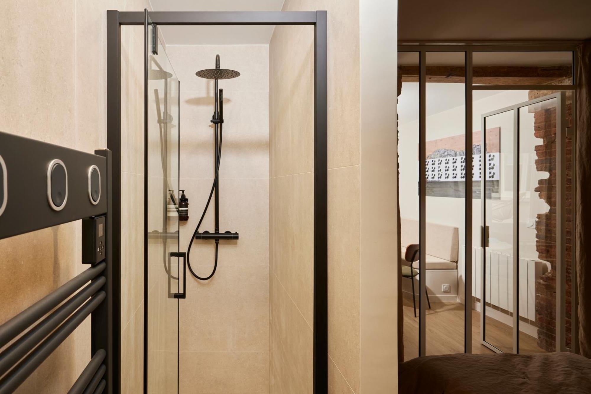 Appartamento Stylish 2Br & 2Ba With Private Terrace Parigi Esterno foto